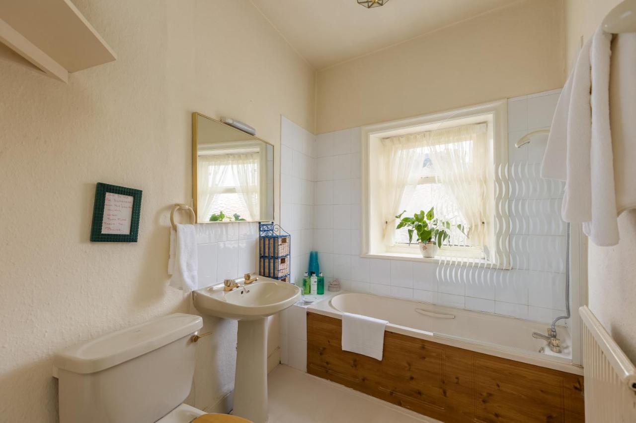 Bed and Breakfast Crossways Пикеринг Экстерьер фото