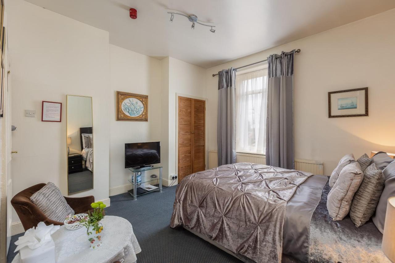 Bed and Breakfast Crossways Пикеринг Экстерьер фото